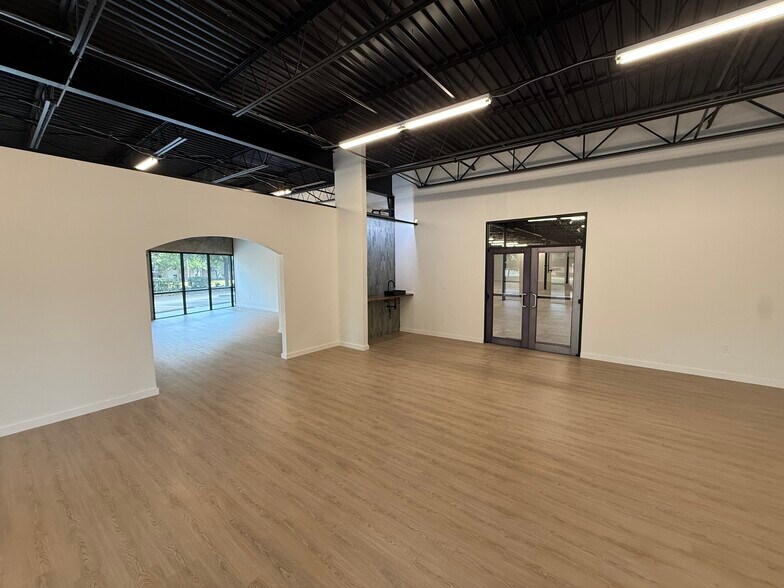 More Photos Of 3033 W Royal Ln, Irving Showroom For Sale