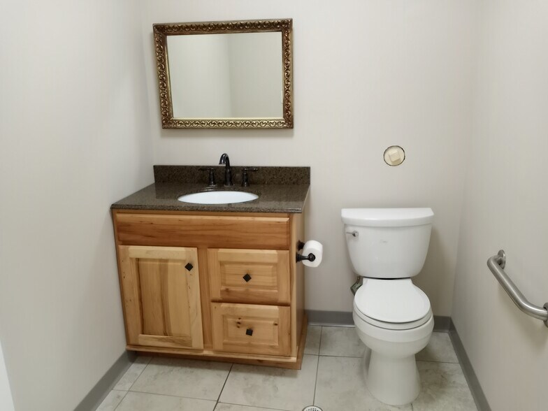 More Photos Of 887-891 Bolger Ct, Fenton Light Distribution For Lease