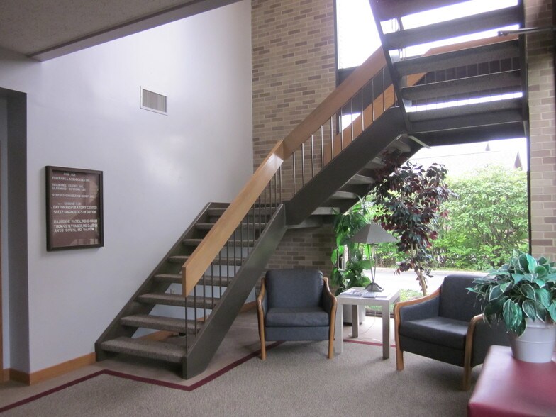 More Photos Of 7056 Corporate Way, Dayton Office For Lease