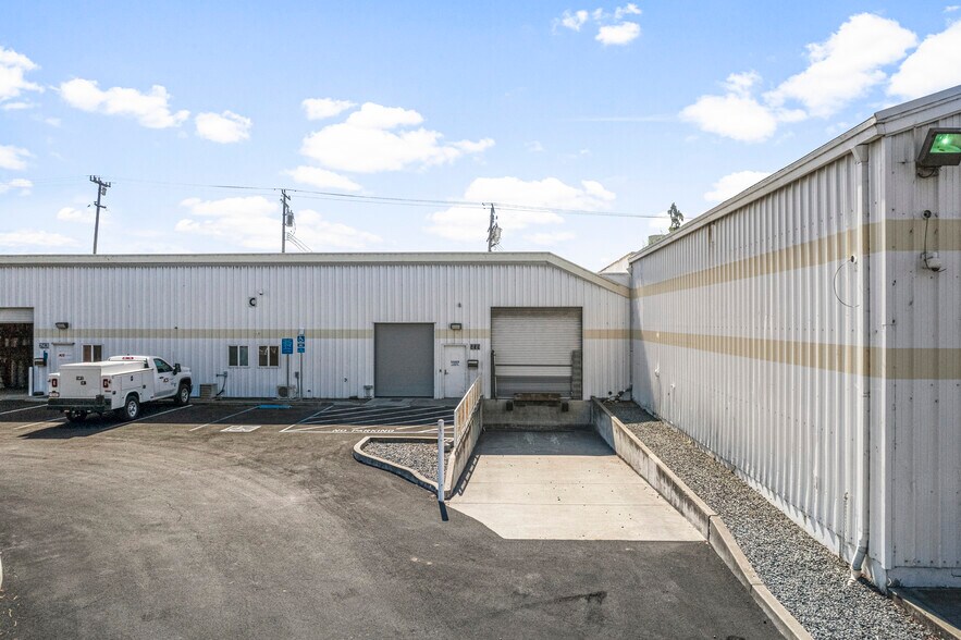 More Photos Of 755 Thornton St, San Leandro Distribution For Lease