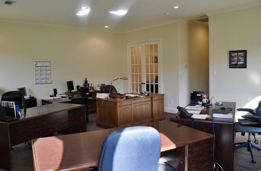 More Photos Of 12824 Willow Centre Dr, Houston Medical For Sale