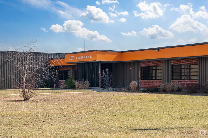 More Photos Of 527 Pleasant St, Attleboro Manufacturing For Lease