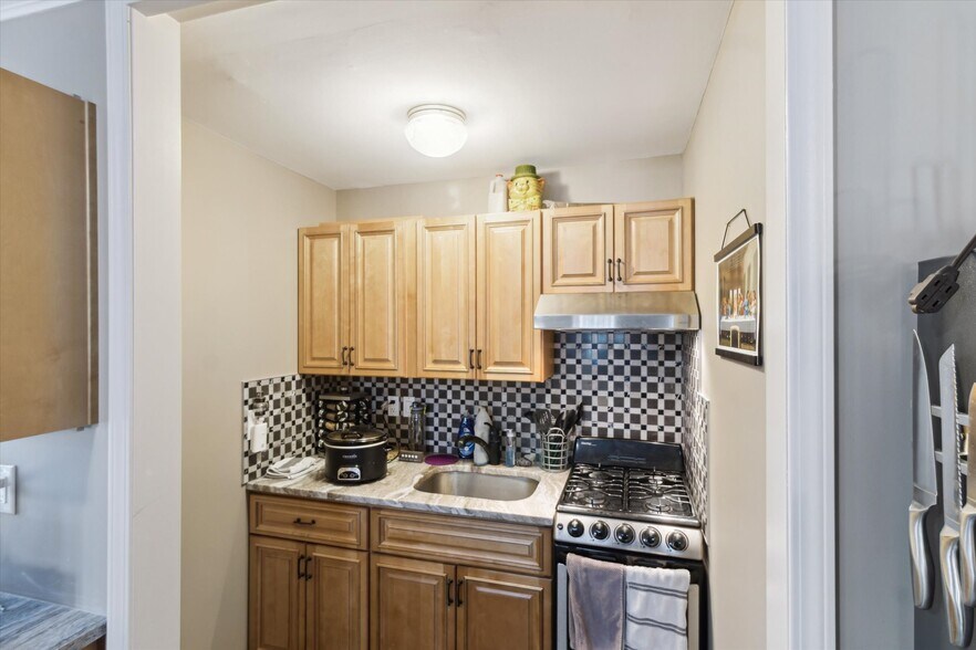 More Photos Of 28080 Waltz Rd, New Boston Restaurant For Sale