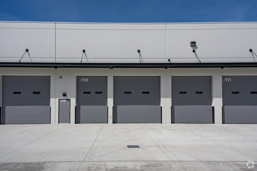 More Photos Of 1055 Soscol Ferry Rd, Napa Distribution For Sale