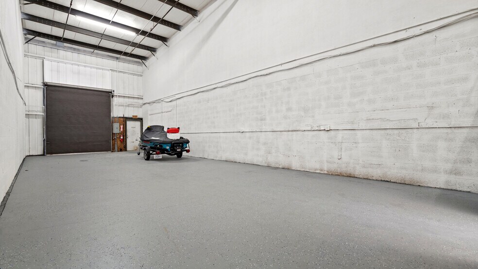 More Photos Of 12165 Metro Pky, Fort Myers Light Manufacturing For Lease