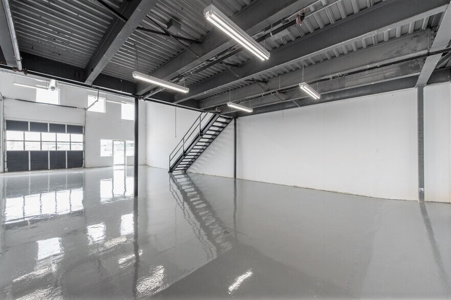 More Photos Of 6 Carlaw Ave, Toronto Showroom For Lease