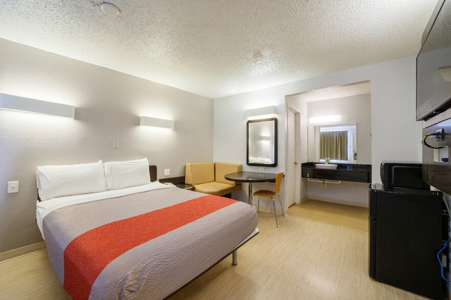 More Photos Of 5522 N Pan Am Expy, San Antonio Hotel For Sale