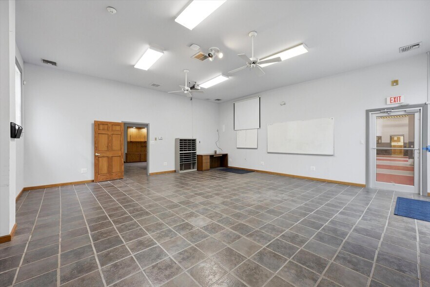 More Photos Of 525 Oakland Ave, Berlin Flex For Lease