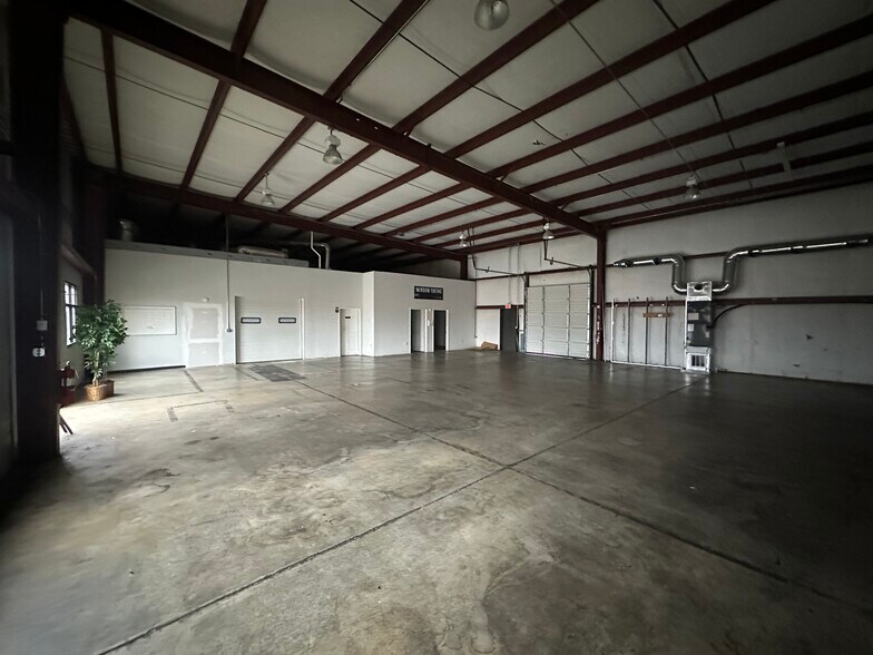 More Photos Of 310 Business Pky, Greer Flex For Lease