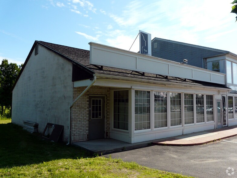 More Photos Of 4-28 Southwick St, Feeding Hills Freestanding For Lease