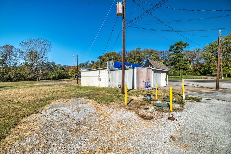 More Photos Of 561-563 McLean Ave, Hopkinsville Freestanding For Sale