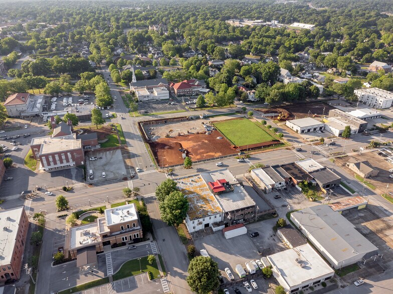 More Photos Of 300 E Tennessee St, Florence Flex For Sale