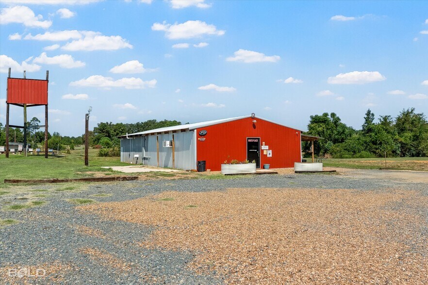 More Photos Of 7318 Ida State Line rd, Ida Bar For Sale