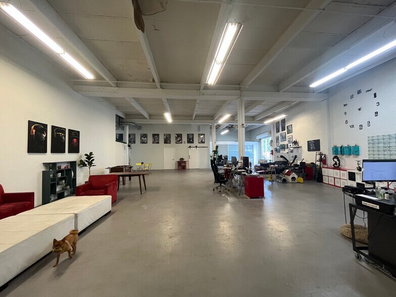 More Photos Of 6454 NE 4th Ave, Miami Light Manufacturing For Lease