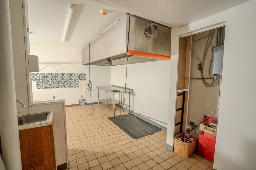 More Photos Of 5995 N Courtenay Pky, Merritt Island Light Manufacturing For Sale