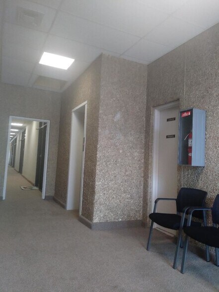 More Photos Of 498 Inman Ave, Colonia Office For Lease