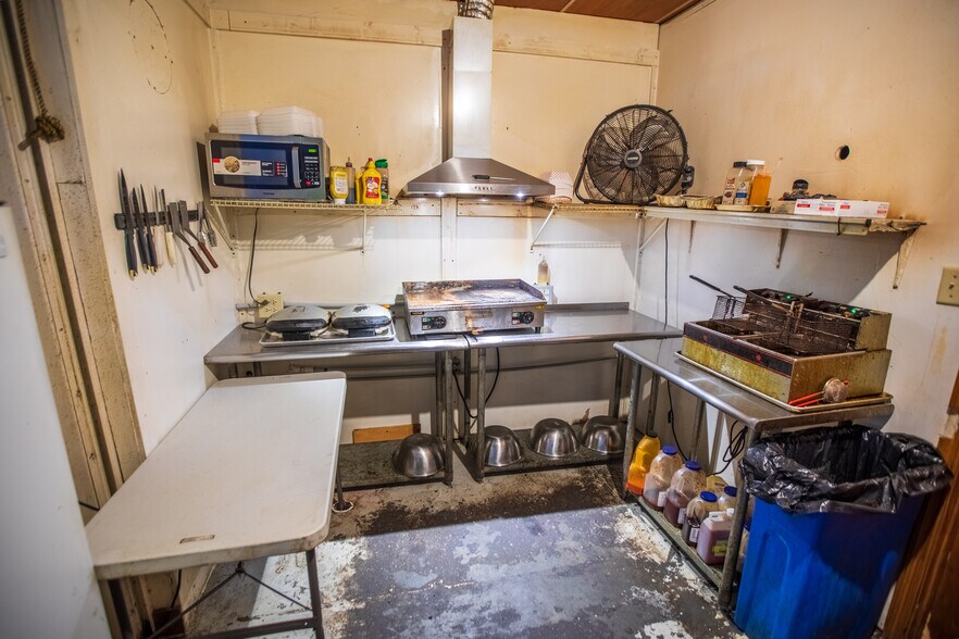 More Photos Of 52 Main St, Barwick Light Manufacturing For Sale