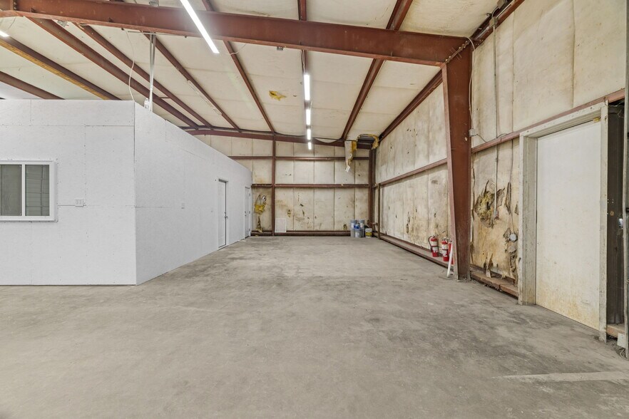 More Photos Of 10063 US-72, Rogersville Warehouse For Sale