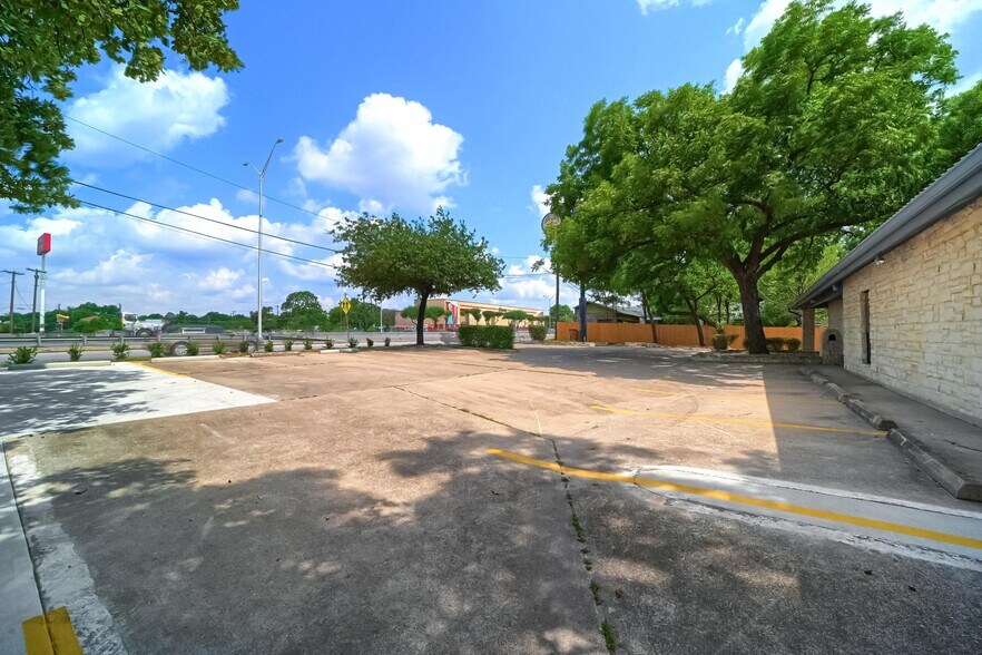 More Photos Of 4507 N Interstate 35, Austin Loft Creative Space For Lease