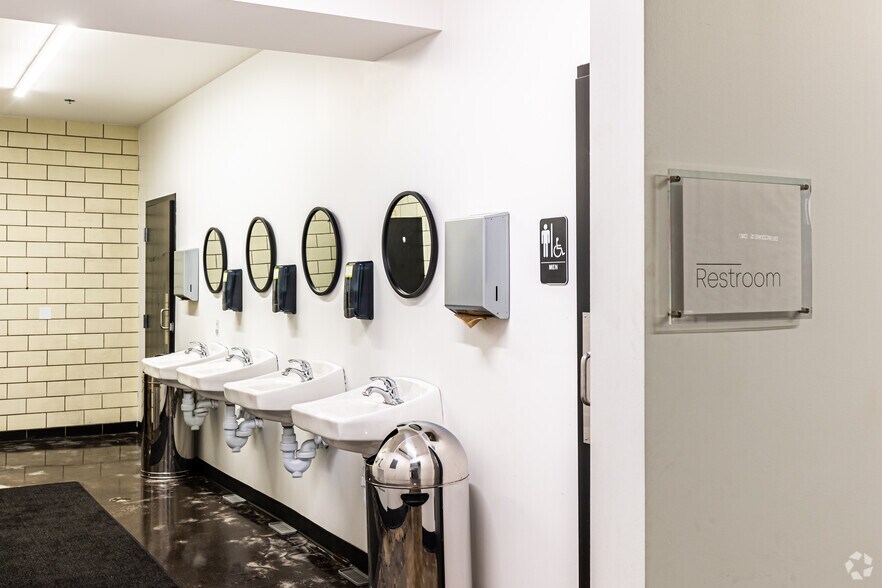 More Photos Of 325 E 31st St, Kansas City Office For Sale