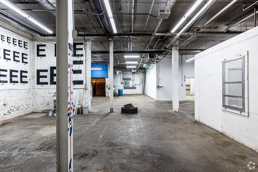 More Photos Of 1813-1831 Holmes St, Kansas City Light Distribution For Sale