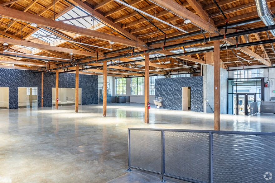 Primary Photo Of 2435-2445 16th St, San Francisco Service For Lease