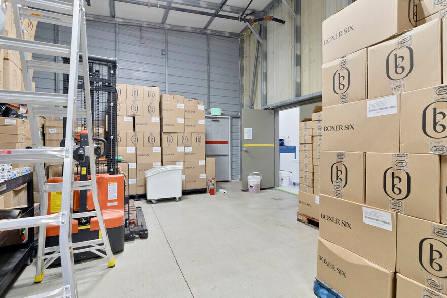 More Photos Of 991 Industrial Way, King City Warehouse For Lease