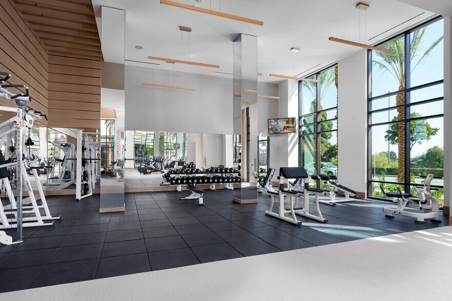 More Photos Of 185 S State College Blvd, Brea Apartments For Lease