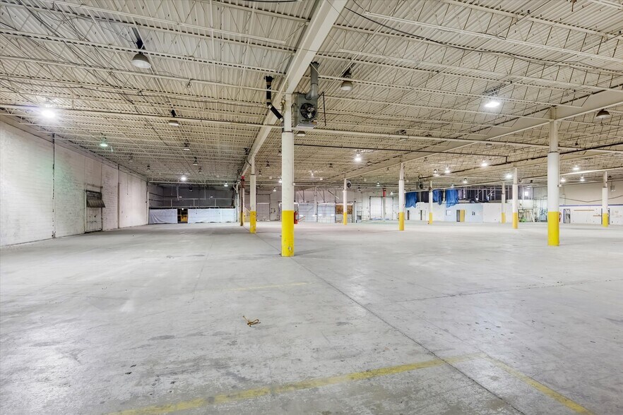 More Photos Of 6900 Lindbergh Blvd, Philadelphia Distribution For Lease