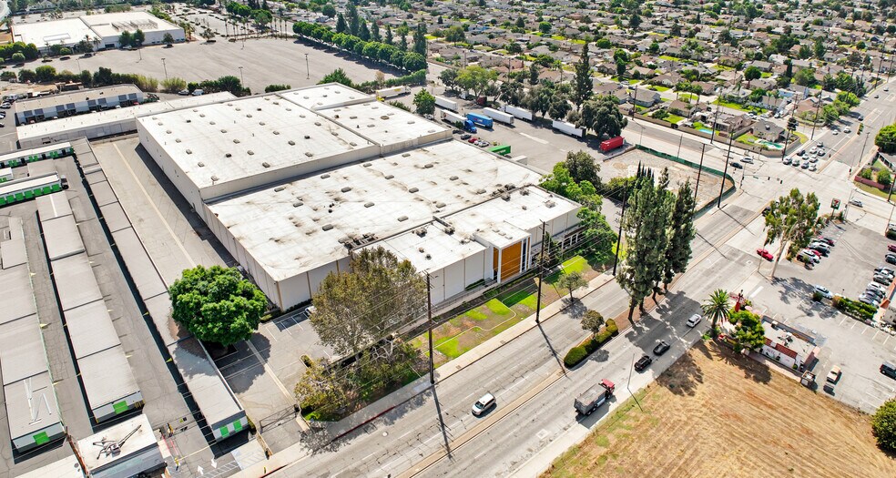 More Photos Of 222 N Vincent Ave, West Covina Warehouse For Lease