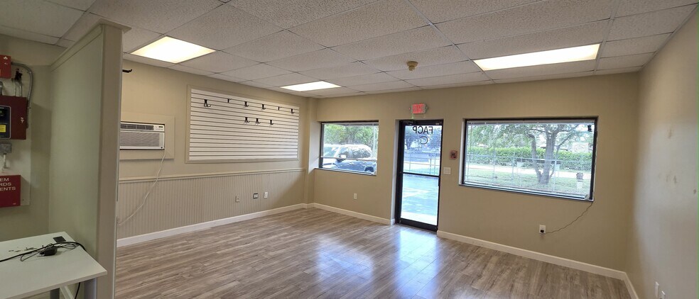 More Photos Of 3673 Prospect Ave, Naples Manufacturing For Lease