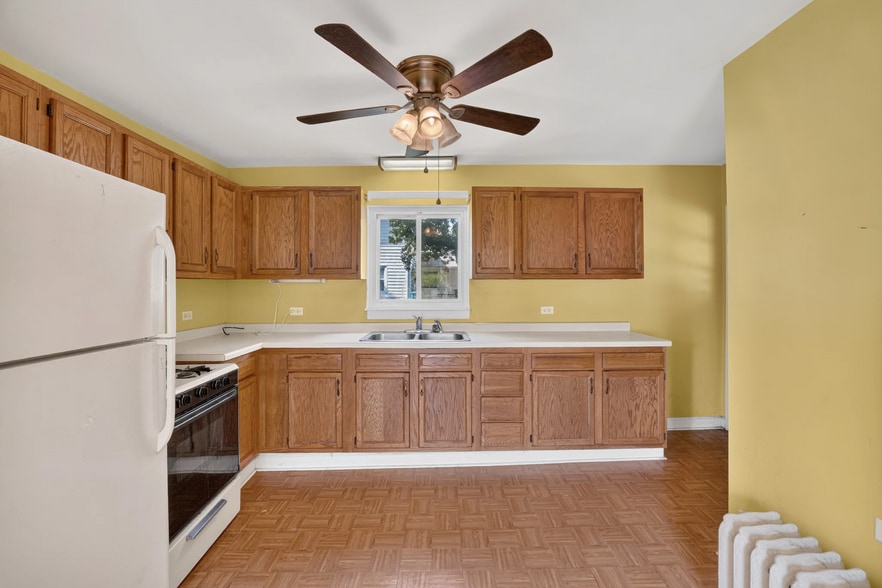 More Photos Of 14329 Beacon Ave, Orland Park General Retail For Sale