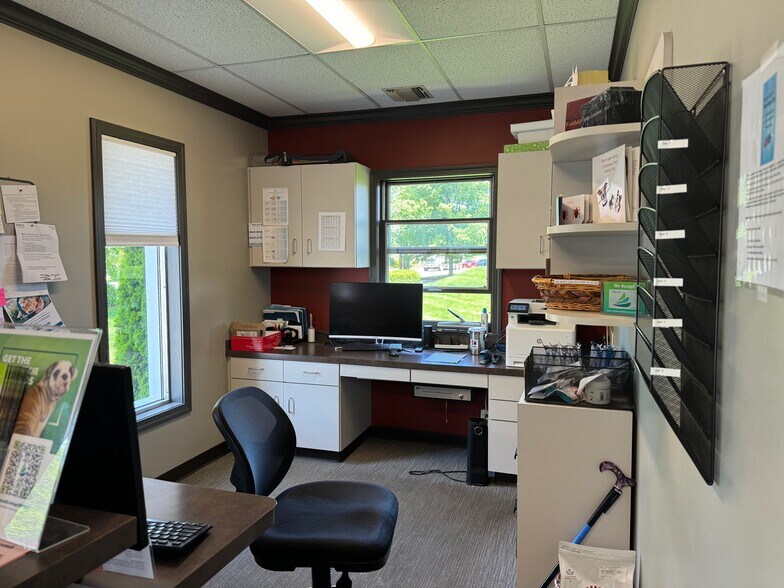More Photos Of 10545 Northfield Rd, Northfield Veterinarian Kennel For Sale