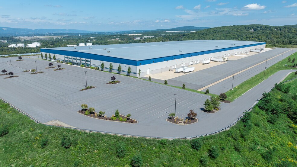 More Photos Of 460-480 Research Dr, Pittston Township Manufacturing For Lease