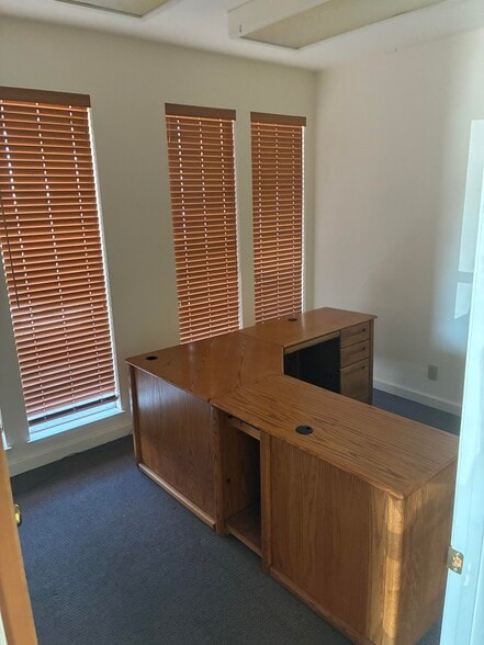 More Photos Of 2525 S 99 FRONTAGE RD, Stockton Office For Lease