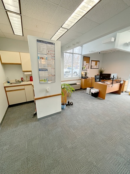 More Photos Of 850 E Broad St, Elyria Office For Sale