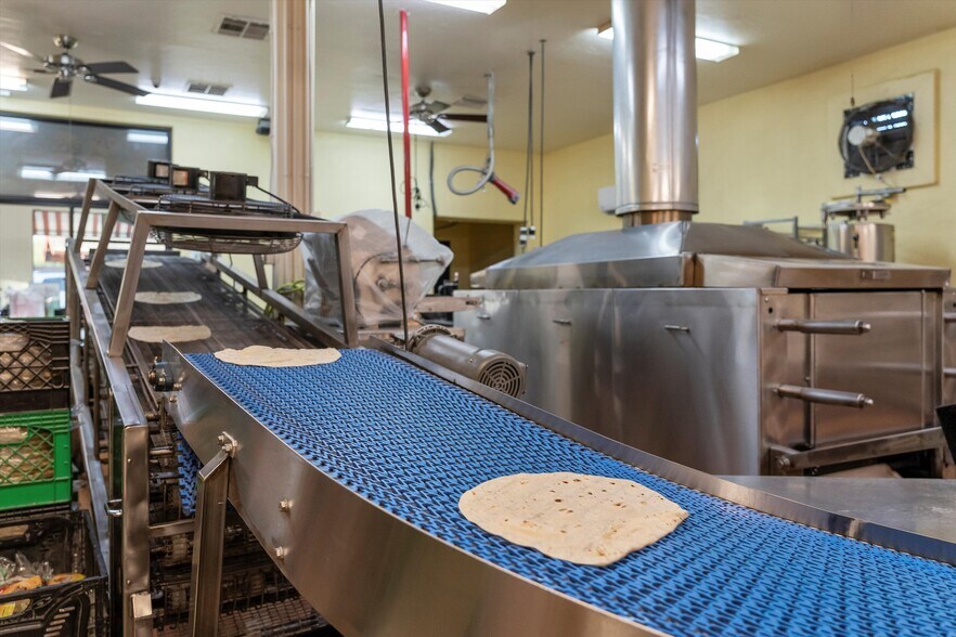 More Photos Of 706 N Old Hwy 77, Mammoth Restaurant For Sale