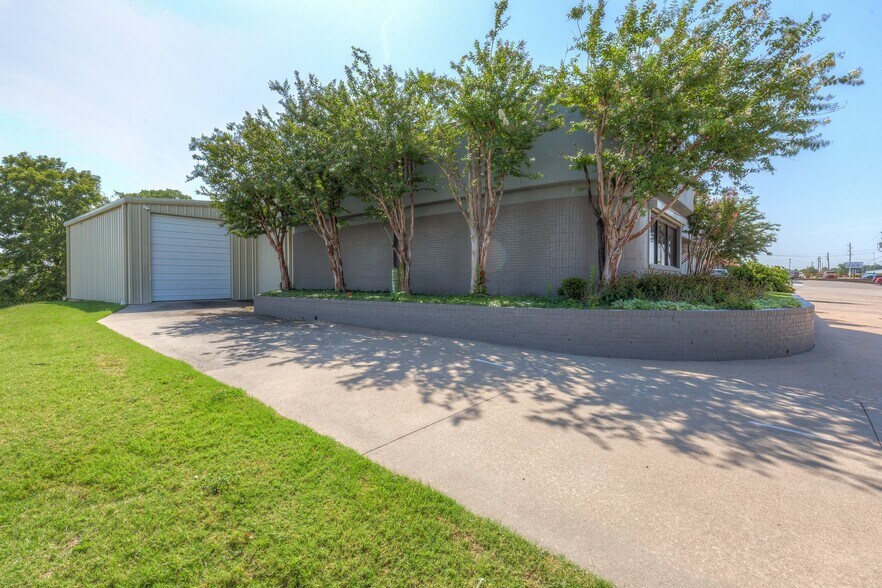 More Photos Of 4121 S 72nd Ave, Tulsa Service For Sale