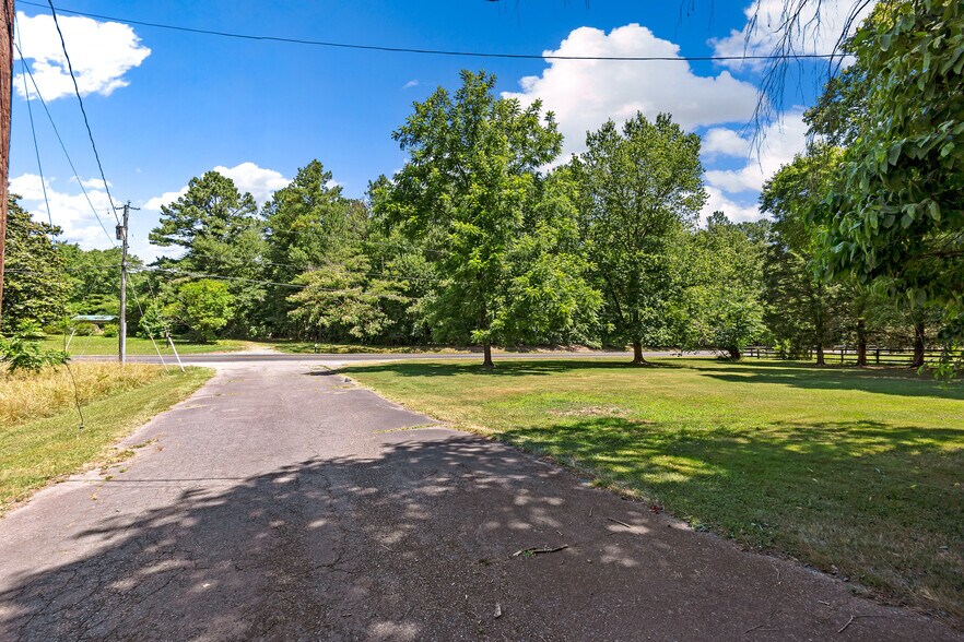 More Photos Of 2425 Portugee Rd, Sandston Warehouse For Sale