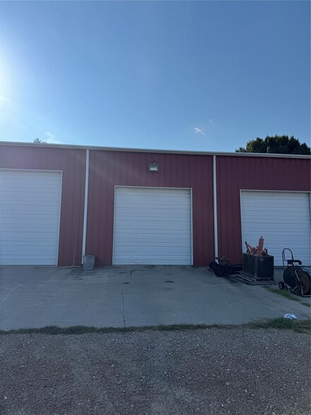 More Photos Of 6917 Orilla Ln, Fort Worth Warehouse For Lease