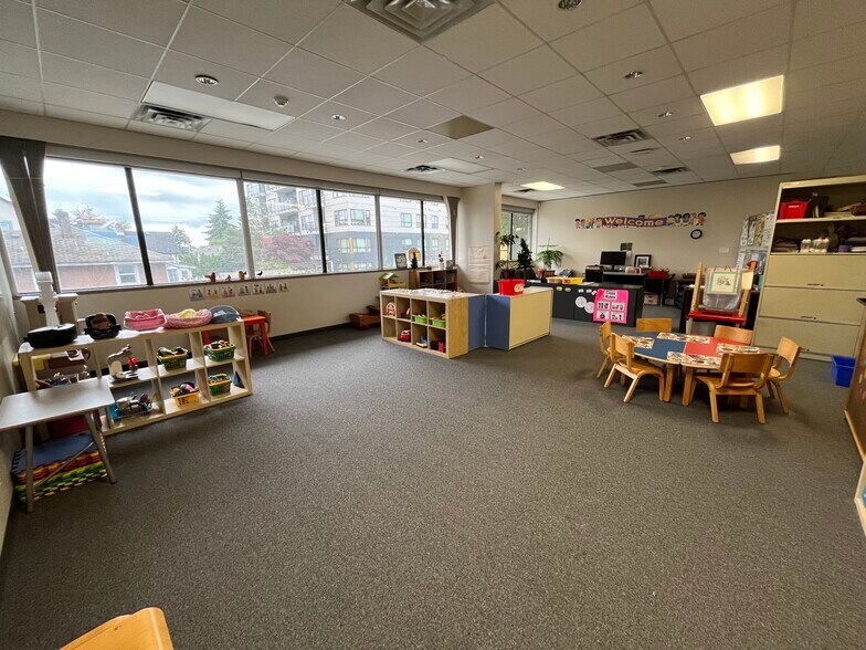 More Photos Of 422 6th St, New Westminster Loft Creative Space For Lease