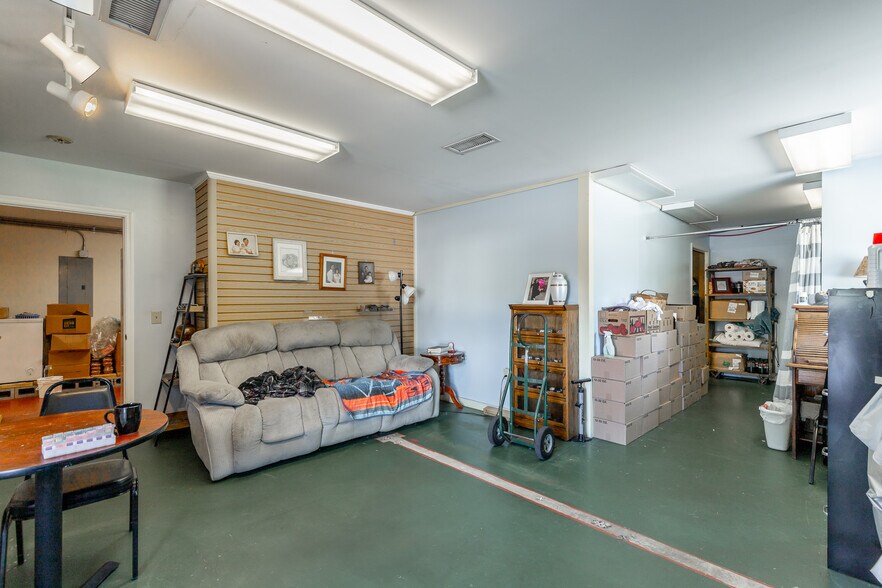 More Photos Of 15781 Rankin Ave, Dunlap Freestanding For Sale