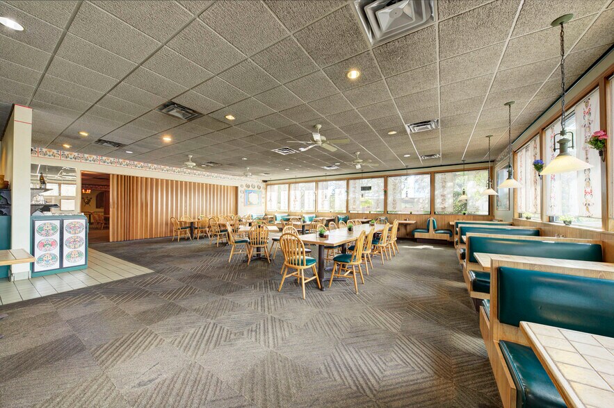 More Photos Of 1744 Biddle Ave, Wyandotte General Retail For Sale