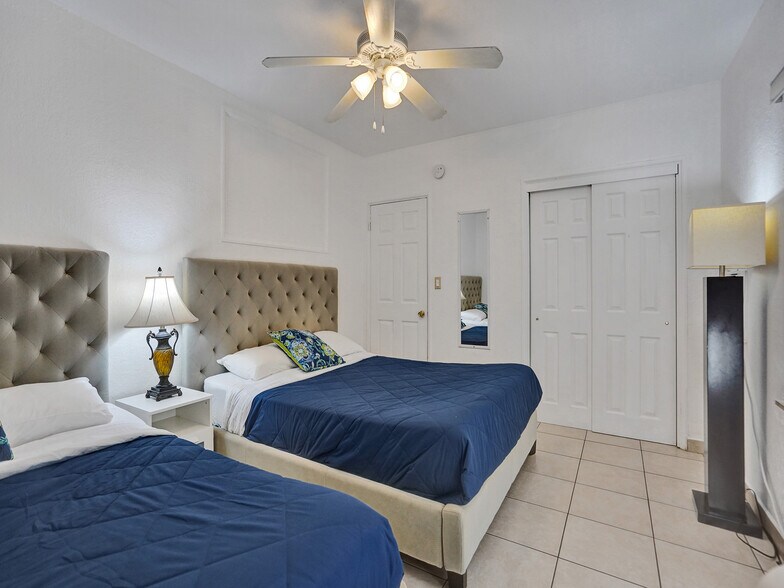 More Photos Of 326 Coolidge St, Hollywood Hotel For Sale