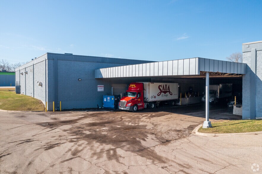 More Photos Of 7651-7697 Washington Ave S, Edina Flex For Lease