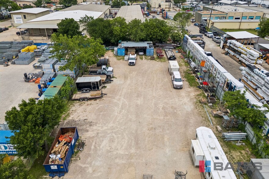 More Photos Of 2659 Lombardy Ln, Dallas Warehouse For Lease