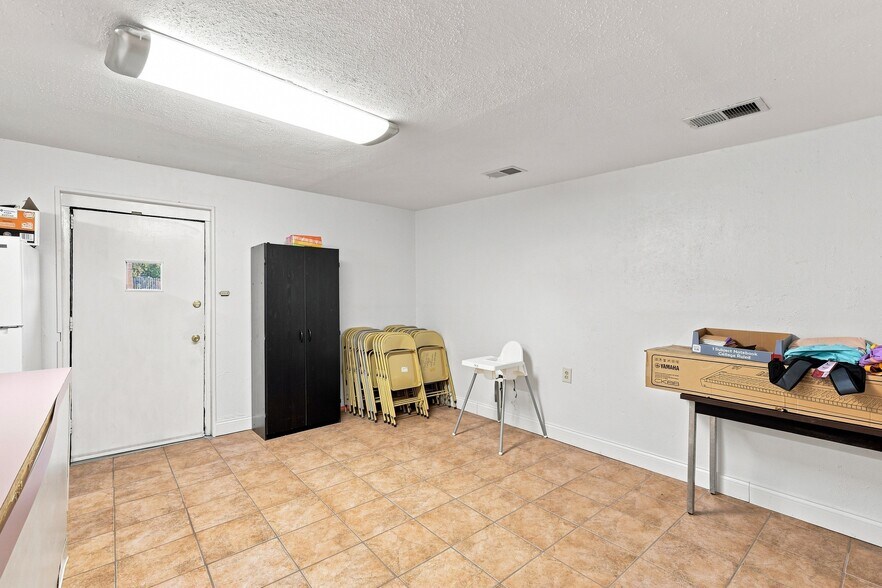 More Photos Of 3508 Shawnee Trl, Fort Worth General Retail For Sale