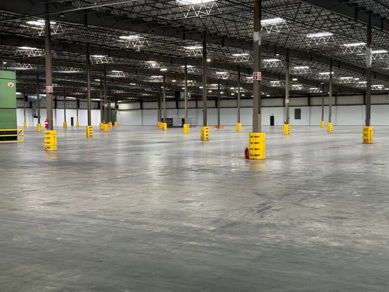 More Photos Of 7110 E Washington St, Mebane Distribution For Lease