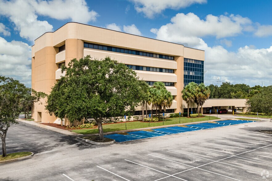 Primary Photo Of 1700 SE Hillmoor Dr, Port Saint Lucie Medical For Lease