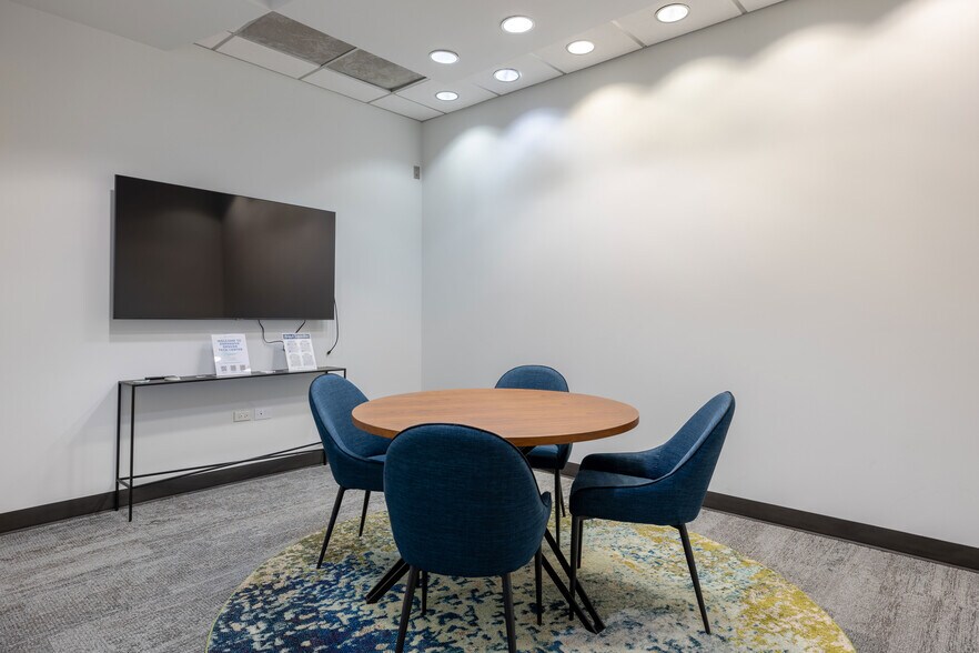 More Photos Of 8400 E Crescent Pky, Greenwood Village Coworking Space